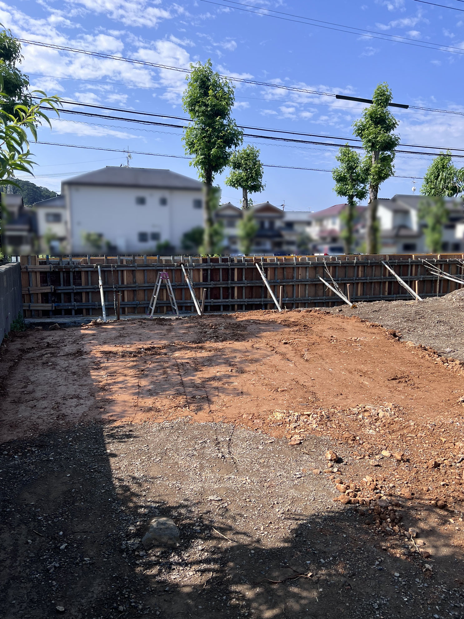 擁壁工事をスタートしました。